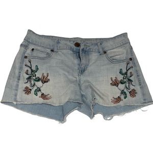 CP Jeans Light Blue Wash Jean Shorts With Embroidered Flowers Button Zipper Fly